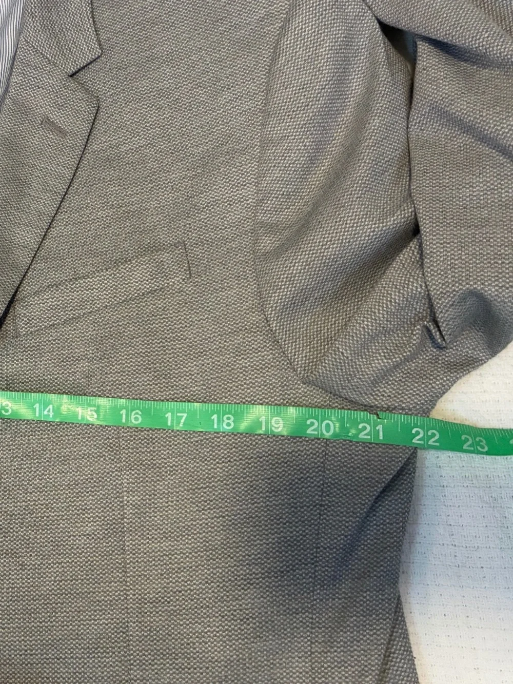 Banana Republic men's grey slim fit blazer in size 46R. EUC. Classic Work Formal